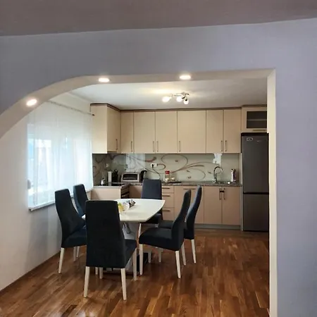 Dea Apartment *